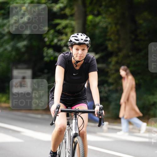 14.09.2025 - Stadtparktriathlon Michael Burmester http://msf.ph/oto/8912114 14.09.2025 11:26:57 Radfahren 868, 898, 932, 969, 985, 995 meine-sportfotos.de