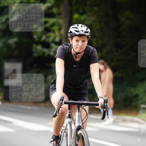 14.09.2025 - Stadtparktriathlon Michael Burmester http://msf.ph/oto/8912115 14.09.2025 11:26:57 Radfahren 868, 898, 932, 969, 985, 995 meine-sportfotos.de