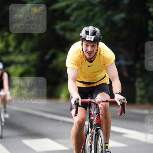 14.09.2025 - Stadtparktriathlon Michael Burmester http://msf.ph/oto/8912136 14.09.2025 11:27:41 Radfahren 833, 841, 859, 872, 889, 917, 944, 990, 1016, 1020 meine-sportfotos.de
