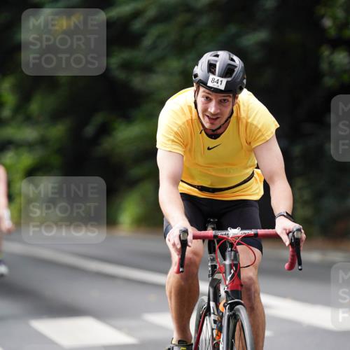 14.09.2025 - Stadtparktriathlon Michael Burmester http://msf.ph/oto/8912137 14.09.2025 11:27:42 Radfahren 833, 841, 859, 872, 889, 917, 944, 990, 1016, 1020 meine-sportfotos.de