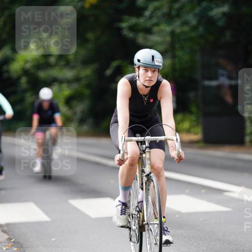 14.09.2025 - Stadtparktriathlon Michael Burmester http://msf.ph/oto/8912139 14.09.2025 11:27:43 Radfahren 833, 841, 872, 889, 917, 944, 990, 1016, 1020 meine-sportfotos.de