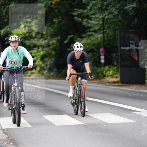 14.09.2025 - Stadtparktriathlon Michael Burmester http://msf.ph/oto/8912140 14.09.2025 11:27:44 Radfahren 833, 841, 872, 889, 917, 944, 990, 1009, 1016, 1020 meine-sportfotos.de