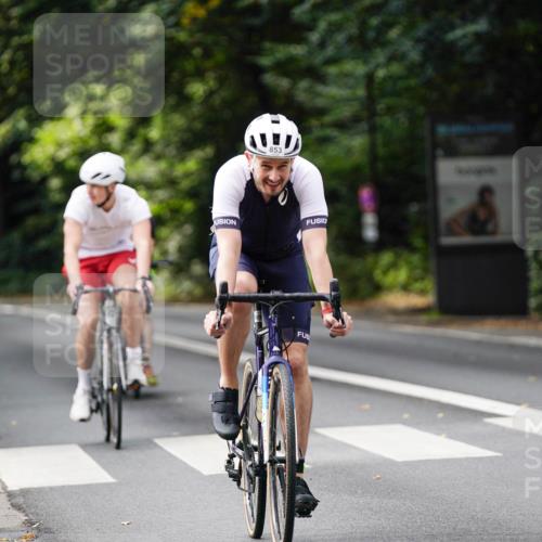 14.09.2025 - Stadtparktriathlon Michael Burmester http://msf.ph/oto/8912150 14.09.2025 11:27:53 Radfahren 833, 848, 853, 872, 890, 897, 916, 990, 1009 meine-sportfotos.de