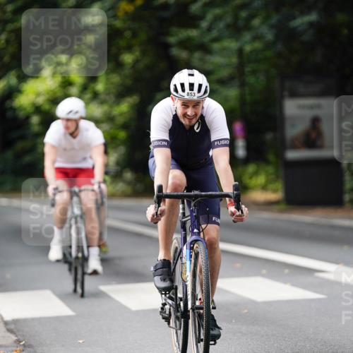 14.09.2025 - Stadtparktriathlon Michael Burmester http://msf.ph/oto/8912151 14.09.2025 11:27:53 Radfahren 833, 848, 853, 872, 890, 897, 916, 990, 1009 meine-sportfotos.de