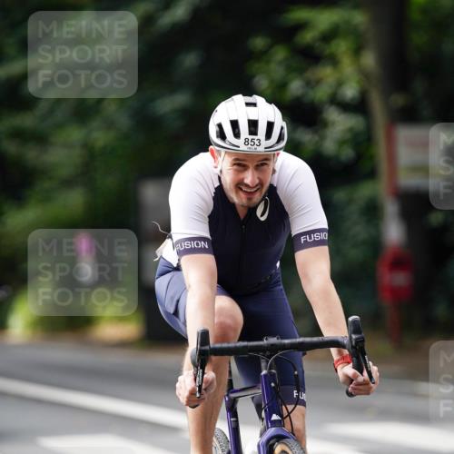 14.09.2025 - Stadtparktriathlon Michael Burmester http://msf.ph/oto/8912152 14.09.2025 11:27:54 Radfahren 833, 848, 853, 872, 890, 897, 916, 1009 meine-sportfotos.de