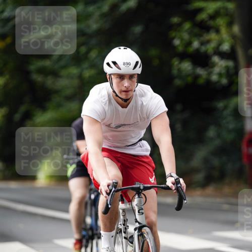 14.09.2025 - Stadtparktriathlon Michael Burmester http://msf.ph/oto/8912153 14.09.2025 11:27:54 Radfahren 833, 848, 853, 872, 890, 897, 916, 1009 meine-sportfotos.de