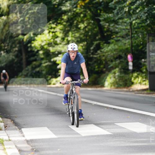 14.09.2025 - Stadtparktriathlon Michael Burmester http://msf.ph/oto/8912168 14.09.2025 11:28:11 Radfahren 854, 925, 1012 meine-sportfotos.de