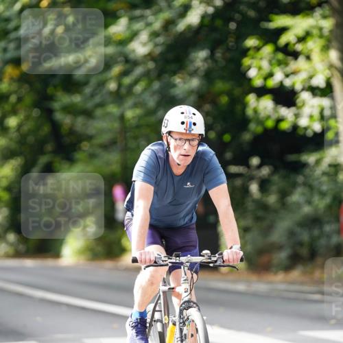 14.09.2025 - Stadtparktriathlon Michael Burmester http://msf.ph/oto/8912170 14.09.2025 11:28:12 Radfahren 854, 925, 1012 meine-sportfotos.de