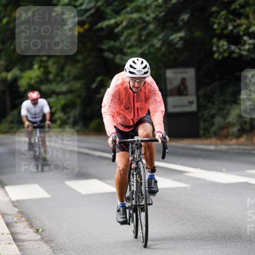 14.09.2025 - Stadtparktriathlon Michael Burmester http://msf.ph/oto/8912213 14.09.2025 11:30:13 Radfahren 828, 870, 918, 921, 939, 955 meine-sportfotos.de