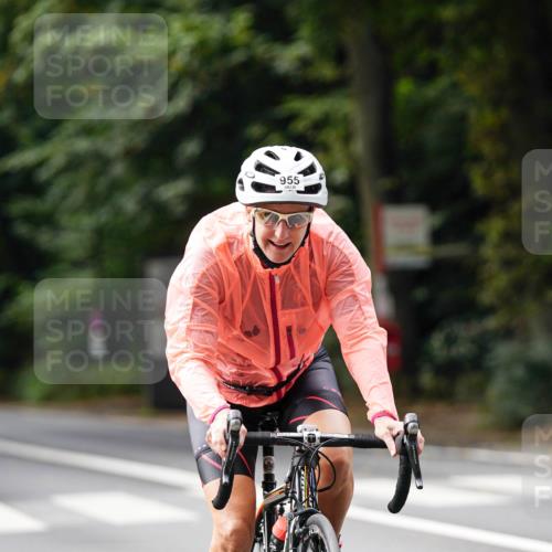 14.09.2025 - Stadtparktriathlon Michael Burmester http://msf.ph/oto/8912214 14.09.2025 11:30:13 Radfahren 828, 870, 918, 921, 939, 955 meine-sportfotos.de