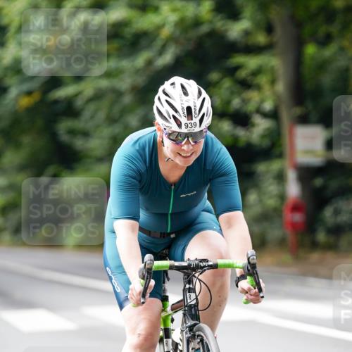 14.09.2025 - Stadtparktriathlon Michael Burmester http://msf.ph/oto/8912217 14.09.2025 11:30:20 Radfahren 828, 927, 939, 963 meine-sportfotos.de