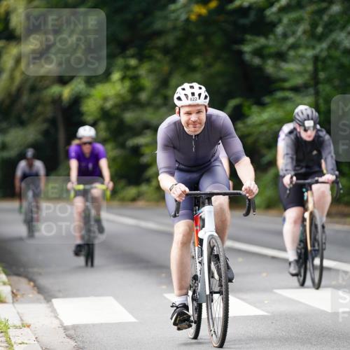 14.09.2025 - Stadtparktriathlon Michael Burmester http://msf.ph/oto/8912225 14.09.2025 11:30:33 Radfahren 822, 829, 850, 855, 927, 952, 960, 1014 meine-sportfotos.de