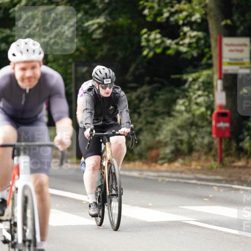 14.09.2025 - Stadtparktriathlon Michael Burmester http://msf.ph/oto/8912226 14.09.2025 11:30:34 Radfahren 822, 829, 850, 855, 927, 952, 960, 1014 meine-sportfotos.de