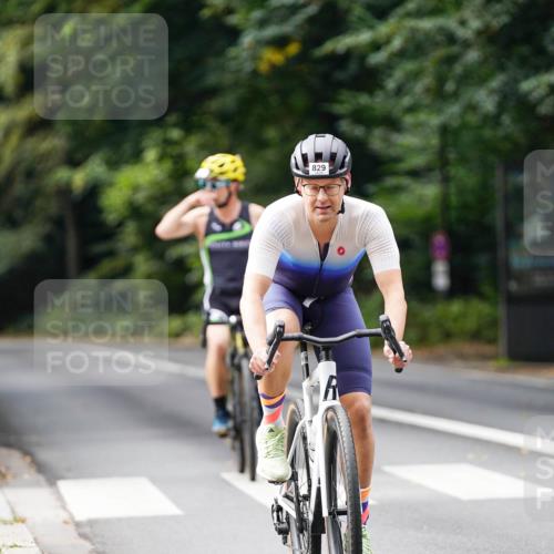 14.09.2025 - Stadtparktriathlon Michael Burmester http://msf.ph/oto/8912232 14.09.2025 11:30:38 Radfahren 822, 829, 850, 855, 952, 960, 1014 meine-sportfotos.de