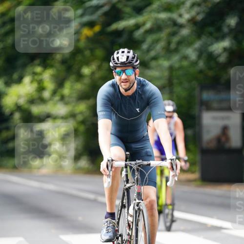 14.09.2025 - Stadtparktriathlon Michael Burmester http://msf.ph/oto/8912247 14.09.2025 11:31:01 Radfahren 862, 882, 920, 929, 945, 957, 964, 987 meine-sportfotos.de
