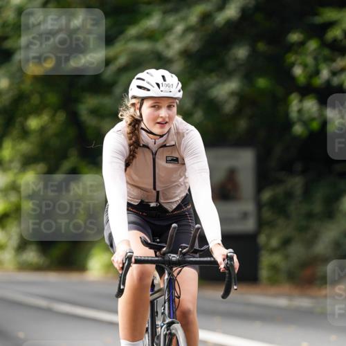 14.09.2025 - Stadtparktriathlon Michael Burmester http://msf.ph/oto/8912269 14.09.2025 11:31:24 Radfahren 857, 886, 978, 1001, 1002 meine-sportfotos.de