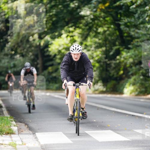 14.09.2025 - Stadtparktriathlon Michael Burmester http://msf.ph/oto/8912293 14.09.2025 11:32:03 Radfahren 877, 878, 900, 915 meine-sportfotos.de