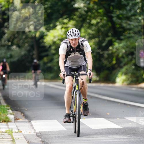 14.09.2025 - Stadtparktriathlon Michael Burmester http://msf.ph/oto/8912296 14.09.2025 11:32:06 Radfahren 877, 878, 900, 915, 966 meine-sportfotos.de