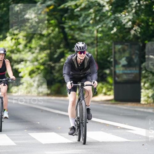 14.09.2025 - Stadtparktriathlon Michael Burmester http://msf.ph/oto/8912300 14.09.2025 11:32:13 Radfahren 915, 966, 968, 974, 997, 1017 meine-sportfotos.de
