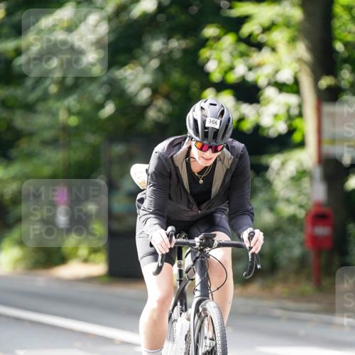 14.09.2025 - Stadtparktriathlon Michael Burmester http://msf.ph/oto/8912301 14.09.2025 11:32:14 Radfahren 894, 966, 968, 974, 997, 1017 meine-sportfotos.de