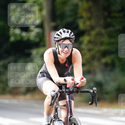 14.09.2025 - Stadtparktriathlon Michael Burmester http://msf.ph/oto/8912361 14.09.2025 11:33:53 Radfahren 930 meine-sportfotos.de