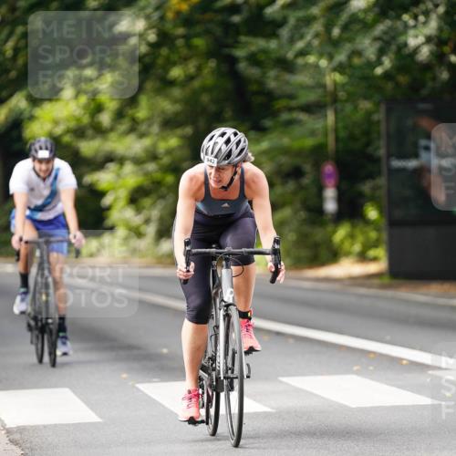14.09.2025 - Stadtparktriathlon Michael Burmester http://msf.ph/oto/8912363 14.09.2025 11:34:01 Radfahren 911, 942, 1015, 1036 meine-sportfotos.de