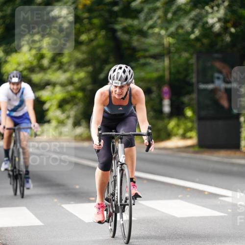14.09.2025 - Stadtparktriathlon Michael Burmester http://msf.ph/oto/8912364 14.09.2025 11:34:01 Radfahren 911, 942, 1015, 1036 meine-sportfotos.de