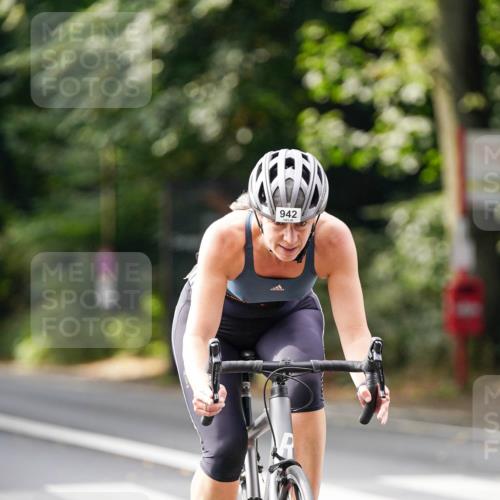 14.09.2025 - Stadtparktriathlon Michael Burmester http://msf.ph/oto/8912365 14.09.2025 11:34:02 Radfahren 911, 942, 1015, 1036 meine-sportfotos.de