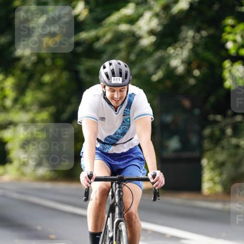14.09.2025 - Stadtparktriathlon Michael Burmester http://msf.ph/oto/8912367 14.09.2025 11:34:03 Radfahren 911, 942, 1015, 1036 meine-sportfotos.de