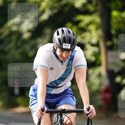 14.09.2025 - Stadtparktriathlon Michael Burmester http://msf.ph/oto/8912368 14.09.2025 11:34:03 Radfahren 911, 942, 1015, 1036 meine-sportfotos.de