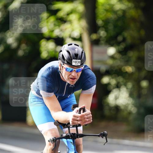 14.09.2025 - Stadtparktriathlon Michael Burmester http://msf.ph/oto/8912371 14.09.2025 11:34:07 Radfahren 911, 942, 1000, 1015, 1036 meine-sportfotos.de