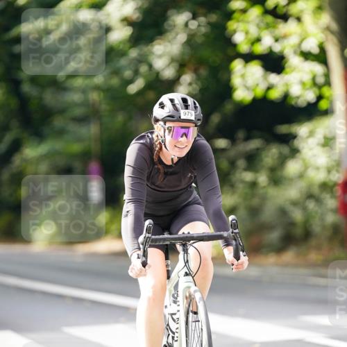 14.09.2025 - Stadtparktriathlon Michael Burmester http://msf.ph/oto/8912395 14.09.2025 11:34:52 Radfahren 976, 979, 1082 meine-sportfotos.de