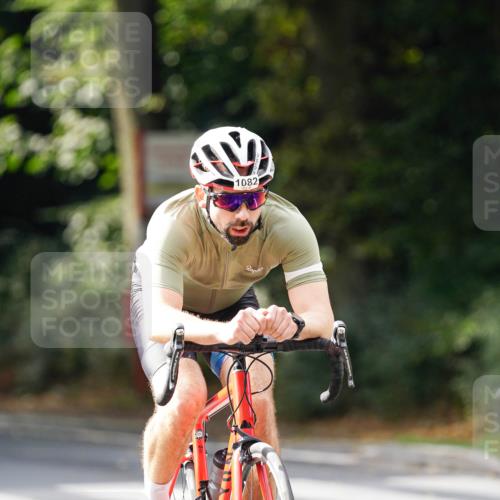 14.09.2025 - Stadtparktriathlon Michael Burmester http://msf.ph/oto/8912397 14.09.2025 11:35:01 Radfahren 924, 961, 985, 1082 meine-sportfotos.de