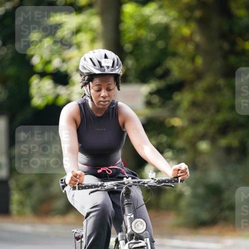14.09.2025 - Stadtparktriathlon Michael Burmester http://msf.ph/oto/8912402 14.09.2025 11:35:06 Radfahren 924, 961, 985, 1012, 1082 meine-sportfotos.de
