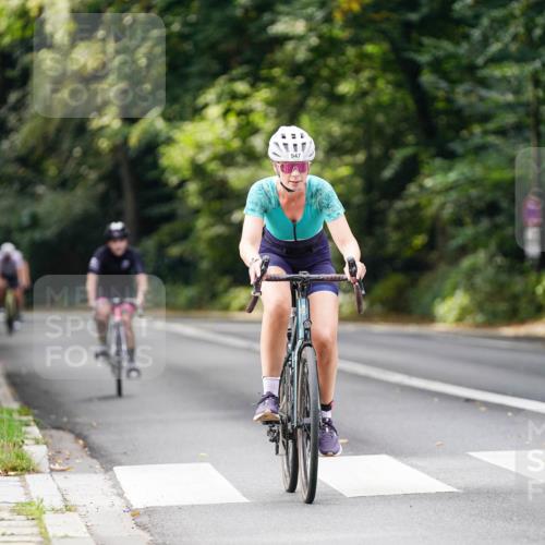 14.09.2025 - Stadtparktriathlon Michael Burmester http://msf.ph/oto/8912416 14.09.2025 11:35:24 Radfahren 931, 947, 990, 1041 meine-sportfotos.de