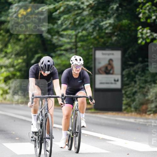 14.09.2025 - Stadtparktriathlon Michael Burmester http://msf.ph/oto/8912442 14.09.2025 11:36:05 Radfahren 925, 944, 1009, 1092, 1113 meine-sportfotos.de