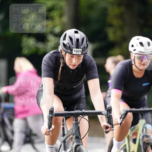 14.09.2025 - Stadtparktriathlon Michael Burmester http://msf.ph/oto/8912444 14.09.2025 11:36:06 Radfahren 925, 944, 1009, 1092, 1113 meine-sportfotos.de