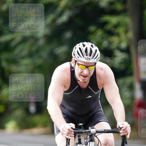 14.09.2025 - Stadtparktriathlon Michael Burmester http://msf.ph/oto/8912445 14.09.2025 11:36:17 Radfahren 890, 1072, 1097 meine-sportfotos.de