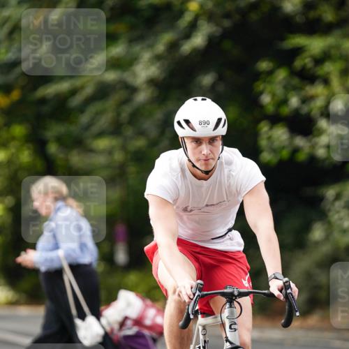14.09.2025 - Stadtparktriathlon Michael Burmester http://msf.ph/oto/8912448 14.09.2025 11:36:20 Radfahren 890, 1072, 1097 meine-sportfotos.de