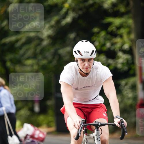 14.09.2025 - Stadtparktriathlon Michael Burmester http://msf.ph/oto/8912449 14.09.2025 11:36:21 Radfahren 890, 1072, 1097 meine-sportfotos.de
