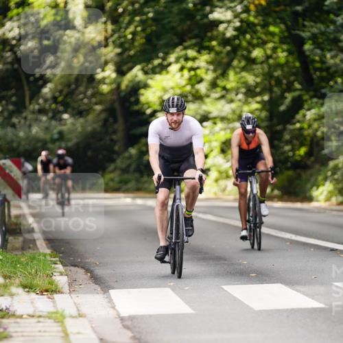 14.09.2025 - Stadtparktriathlon Michael Burmester http://msf.ph/oto/8912450 14.09.2025 11:36:29 Radfahren 1109, 1112, 1115 meine-sportfotos.de