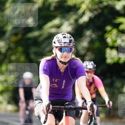 14.09.2025 - Stadtparktriathlon Michael Burmester http://msf.ph/oto/8912464 14.09.2025 11:36:43 Radfahren 916, 938, 973, 982, 989, 1018, 1077, 1083, 1101 meine-sportfotos.de
