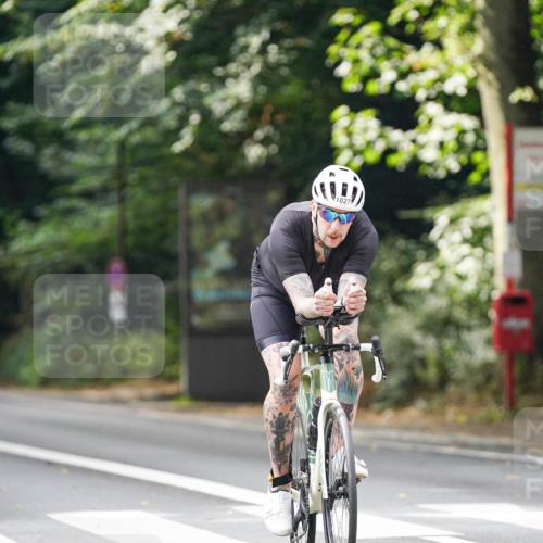 14.09.2025 - Stadtparktriathlon Michael Burmester http://msf.ph/oto/8912475 14.09.2025 11:37:07 Radfahren 854, 975, 1027, 1048 meine-sportfotos.de