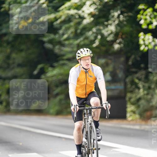 14.09.2025 - Stadtparktriathlon Michael Burmester http://msf.ph/oto/8912479 14.09.2025 11:37:09 Radfahren 975, 1027, 1048 meine-sportfotos.de