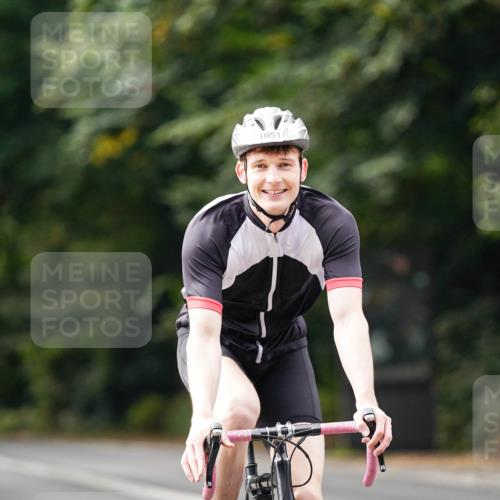 14.09.2025 - Stadtparktriathlon Michael Burmester http://msf.ph/oto/8912485 14.09.2025 11:37:18 Radfahren 1051 meine-sportfotos.de