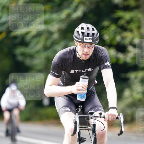 14.09.2025 - Stadtparktriathlon Michael Burmester http://msf.ph/oto/8912500 14.09.2025 11:37:46 Radfahren 981, 984, 1026, 1039, 1043, 1054, 1107 meine-sportfotos.de