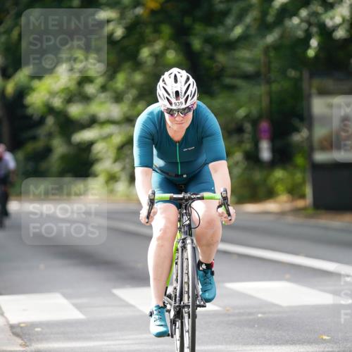 14.09.2025 - Stadtparktriathlon Michael Burmester http://msf.ph/oto/8912525 14.09.2025 11:38:26 Radfahren 828, 937, 939, 955 meine-sportfotos.de