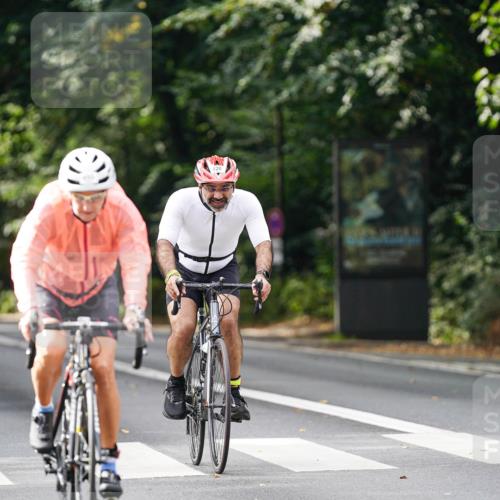 14.09.2025 - Stadtparktriathlon Michael Burmester http://msf.ph/oto/8912528 14.09.2025 11:38:31 Radfahren 828, 939, 955, 1078 meine-sportfotos.de