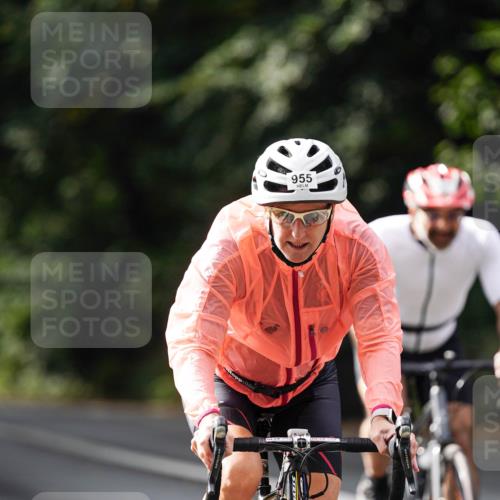14.09.2025 - Stadtparktriathlon Michael Burmester http://msf.ph/oto/8912529 14.09.2025 11:38:32 Radfahren 828, 939, 955, 1078 meine-sportfotos.de