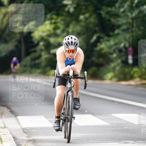 14.09.2025 - Stadtparktriathlon Michael Burmester http://msf.ph/oto/8912532 14.09.2025 11:38:35 Radfahren 828, 955, 1078 meine-sportfotos.de
